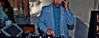 Business 4 image LONDON-RETRO-DJ Mobile Discos in London Gr