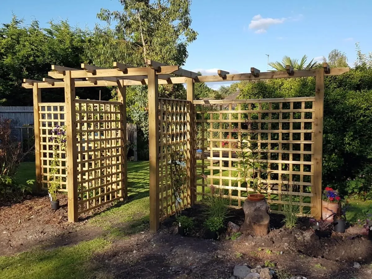 Business 2 image ROCHE FENCING & LANDSCAPING