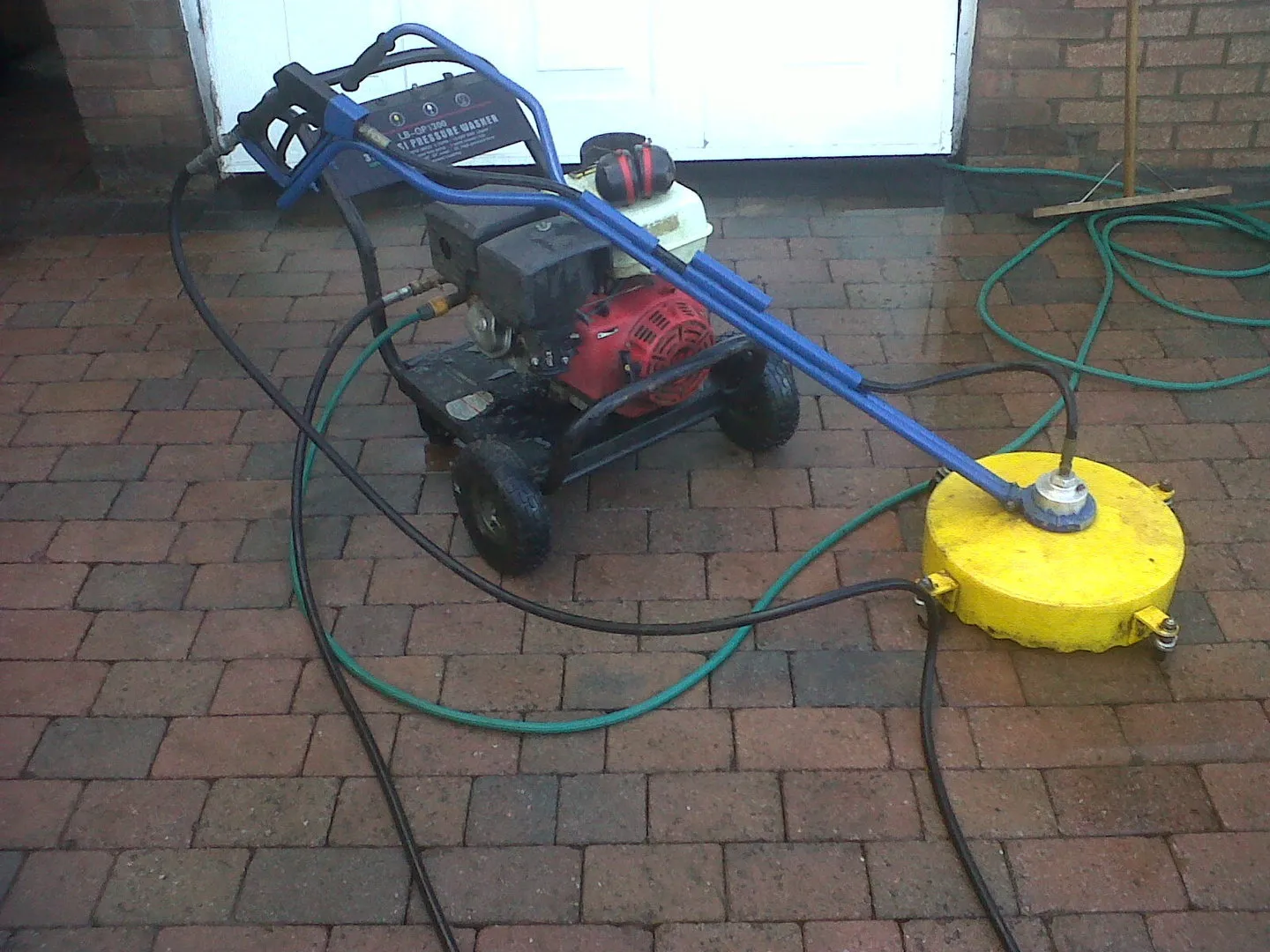 Business 4 image ALDERLEY GARDEN SERVICES