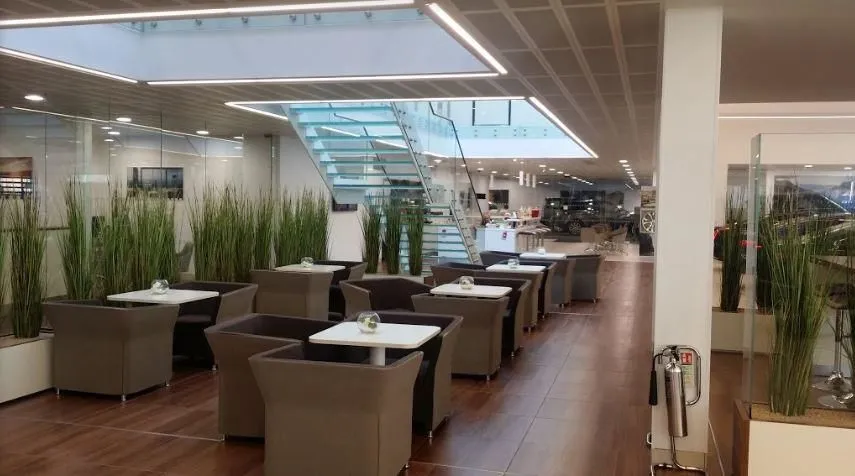 Business 17 image GUY SALMON LAND ROVER, STOCKPORT